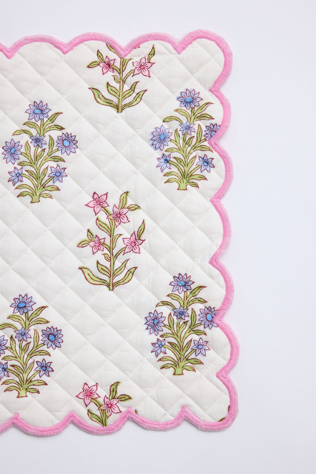 Gardenia Blush Scalloped Quilted Placemat (Set of 4)